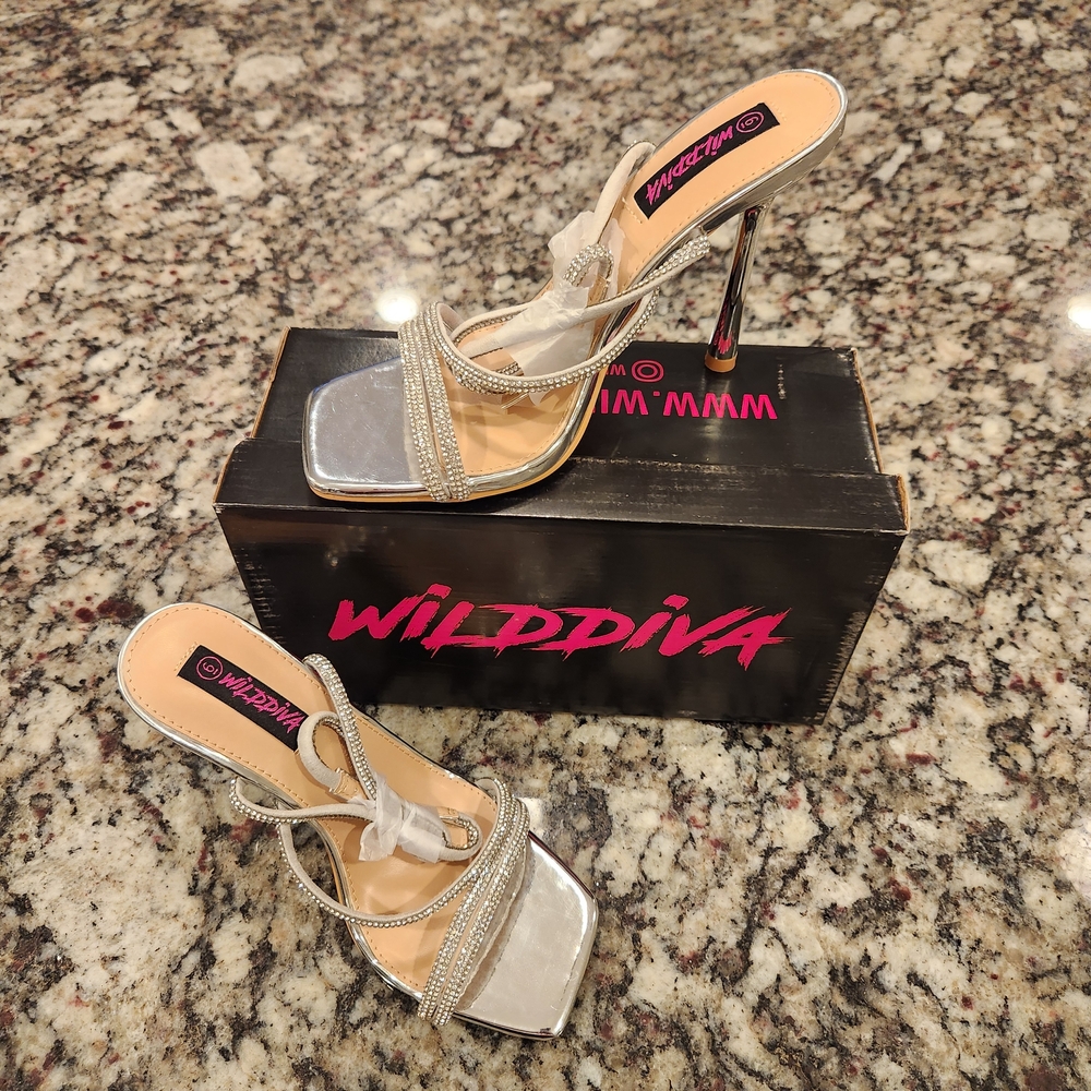 NEW Wild Diva Silver 4.5"Stiletto High Heel Open Toe Ankle Strap Womens Size 6